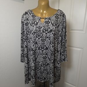 Ellen Weaver Womens 1X Black White Geometric Print Short Sleeve Stretch Top